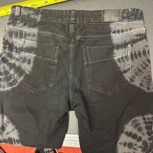 Denimocracy Women’s black pants with gray design size small?